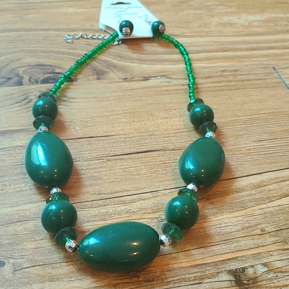 Green necklace set